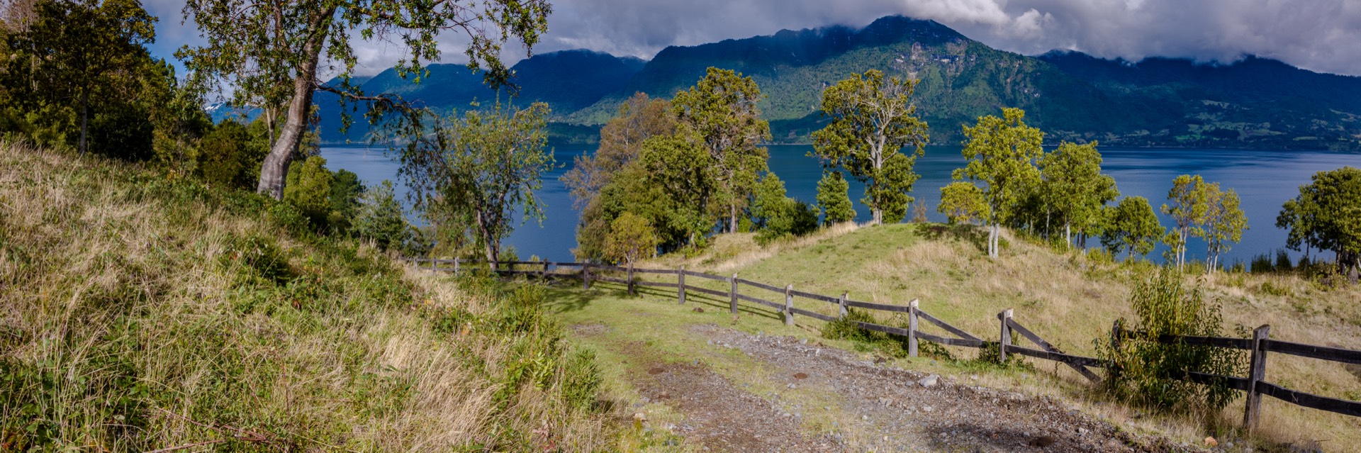 Atardecer sobre el lago
