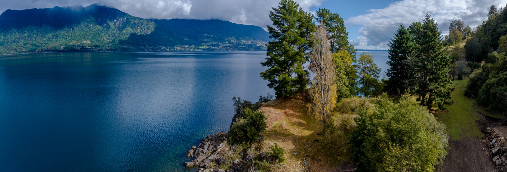 Vista panoramica del lago